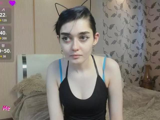 Discover our girls online shows and discover the company of countless livestreamers, with stunning shapes, sex toys and more.