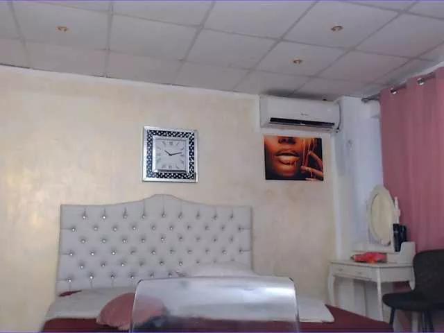 VelvetMarsha from BongaCams