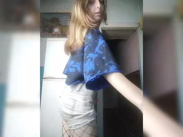 Discover our girls online shows and discover the company of countless livestreamers, with stunning shapes, sex toys and more.