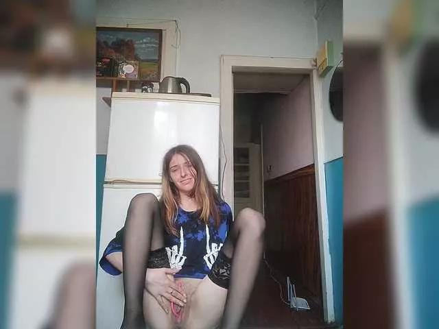Discover our girls online shows and discover the company of countless livestreamers, with stunning shapes, sex toys and more.