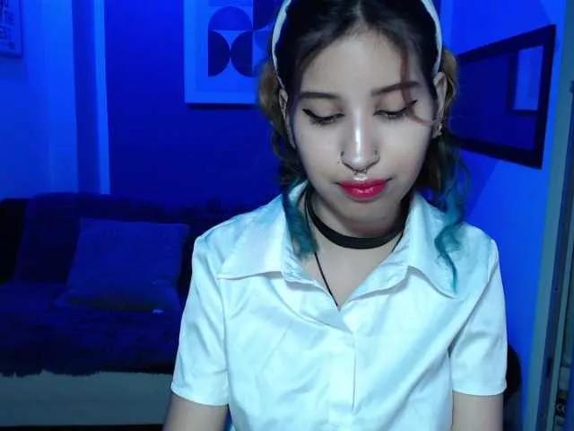 Discover our girls online shows and discover the company of countless livestreamers, with stunning shapes, sex toys and more.