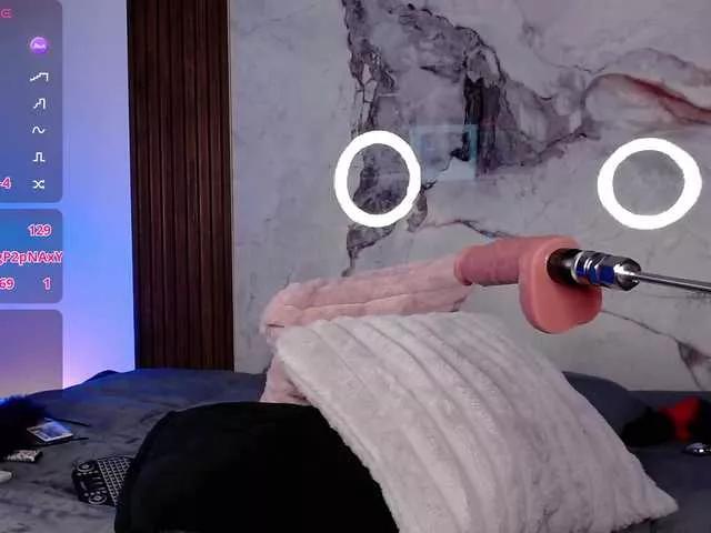 Discover our girls online shows and discover the company of countless livestreamers, with stunning shapes, sex toys and more.