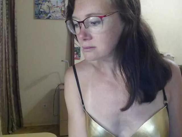 Discover our girls online shows and discover the company of countless livestreamers, with stunning shapes, sex toys and more.