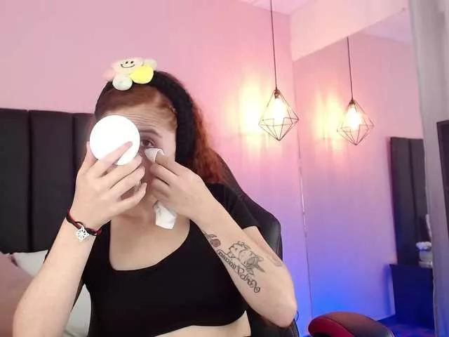 Discover our girls online shows and discover the company of countless livestreamers, with stunning shapes, sex toys and more.