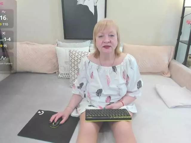 Discover our girls online shows and discover the company of countless livestreamers, with stunning shapes, sex toys and more.