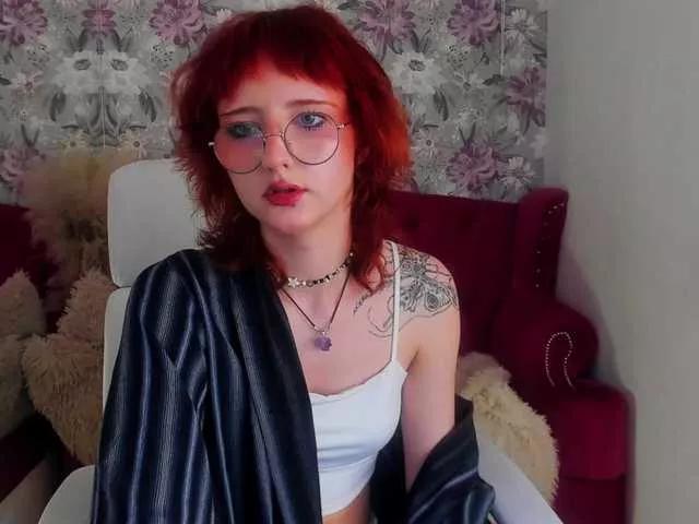 Discover our girls online shows and discover the company of countless livestreamers, with stunning shapes, sex toys and more.