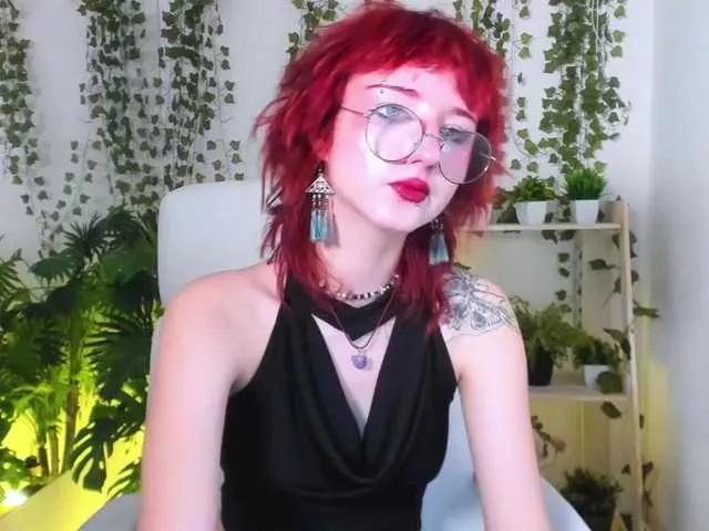 Discover our girls online shows and discover the company of countless livestreamers, with stunning shapes, sex toys and more.