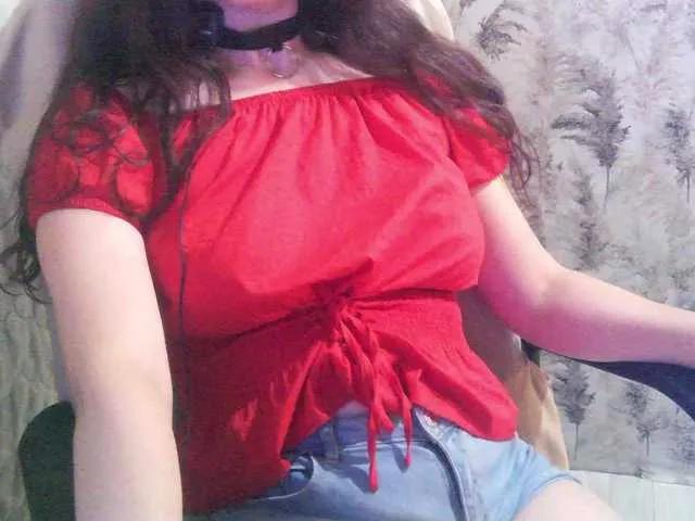 Discover our girls online shows and discover the company of countless livestreamers, with stunning shapes, sex toys and more.