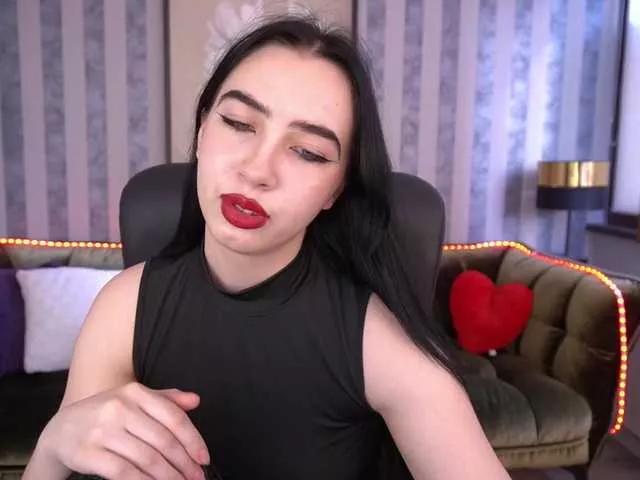 Discover our girls online shows and discover the company of countless livestreamers, with stunning shapes, sex toys and more.