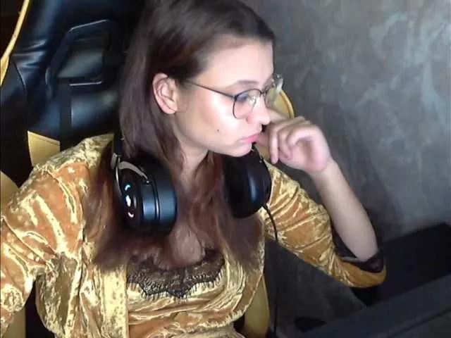 Discover our girls online shows and discover the company of countless livestreamers, with stunning shapes, sex toys and more.