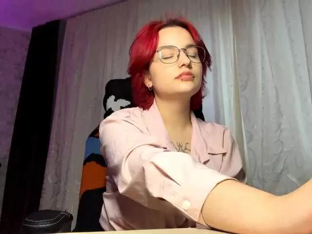 Discover our girls online shows and discover the company of countless livestreamers, with stunning shapes, sex toys and more.