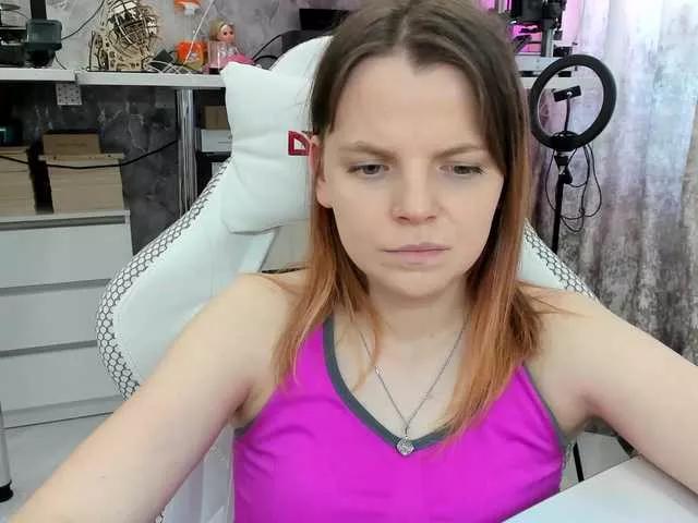 Discover our girls online shows and discover the company of countless livestreamers, with stunning shapes, sex toys and more.