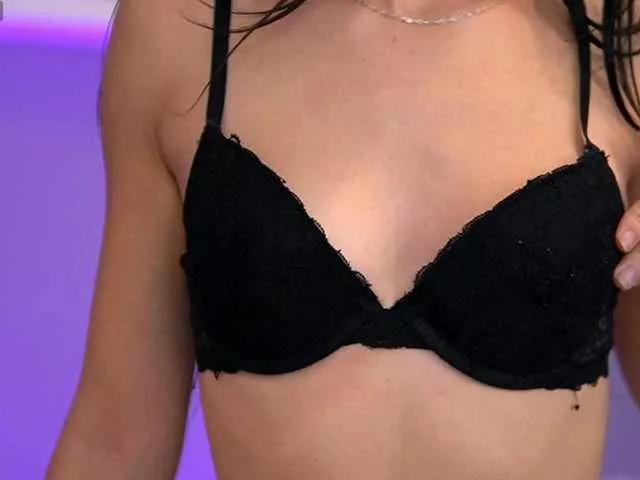 ZayaVelour from BongaCams