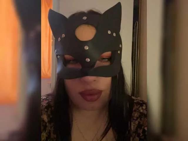 Discover our girls online shows and discover the company of countless livestreamers, with stunning shapes, sex toys and more.
