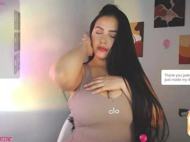 Discover our girls online shows and discover the company of countless livestreamers, with stunning shapes, sex toys and more.
