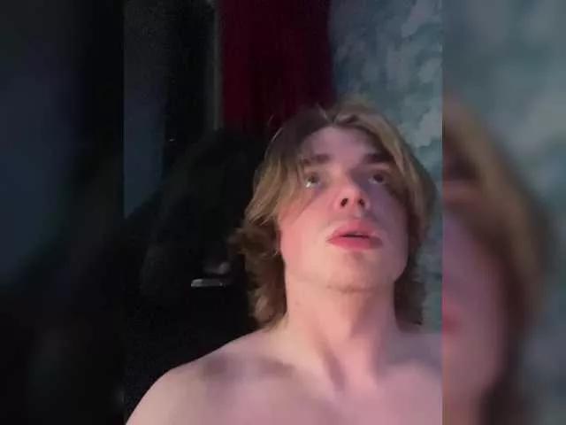 Zolomax228 from BongaCams