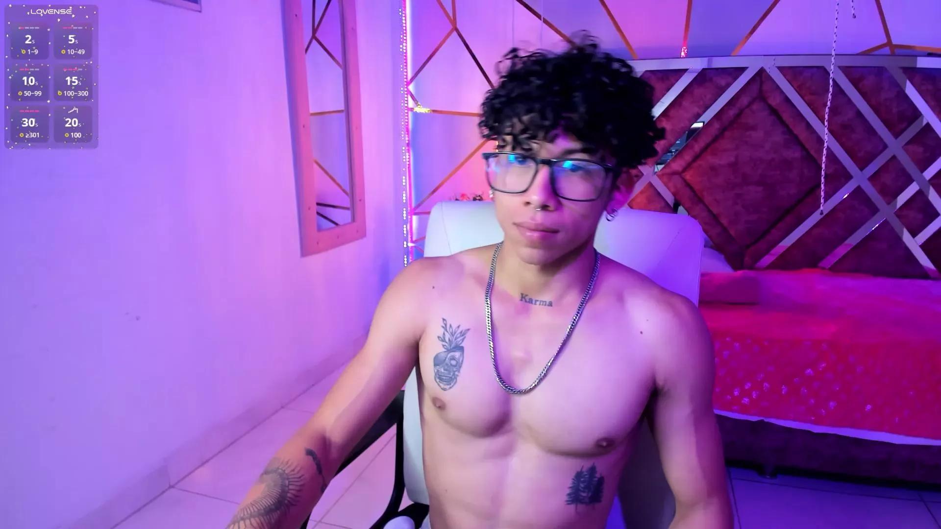 Akaza_ from Cam4