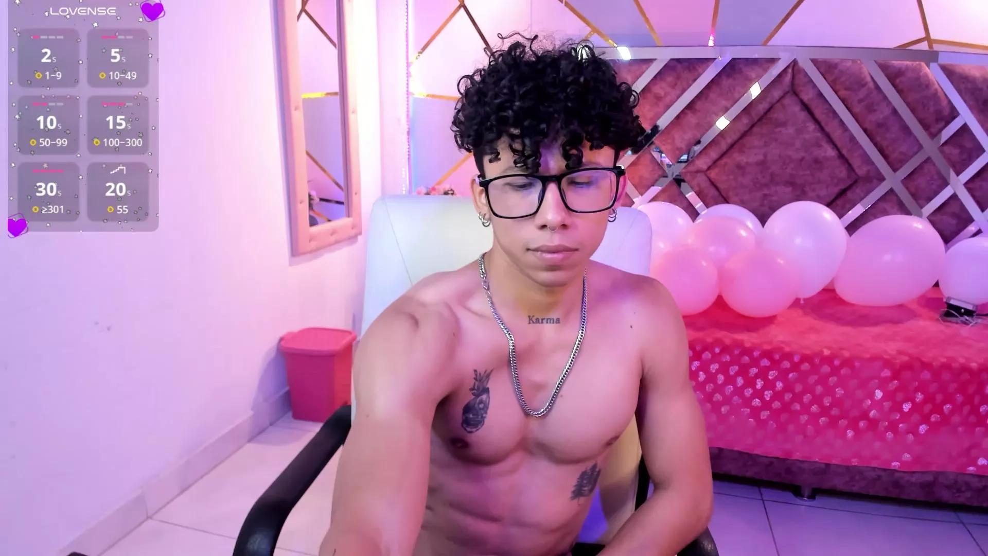 Akaza_ from Cam4