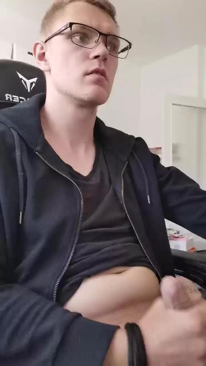 Aleex325 from Cam4