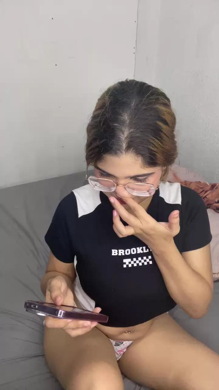 AliceP0 webcams show profile image 