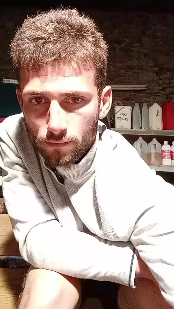 Benitoushow webcams show profile image 