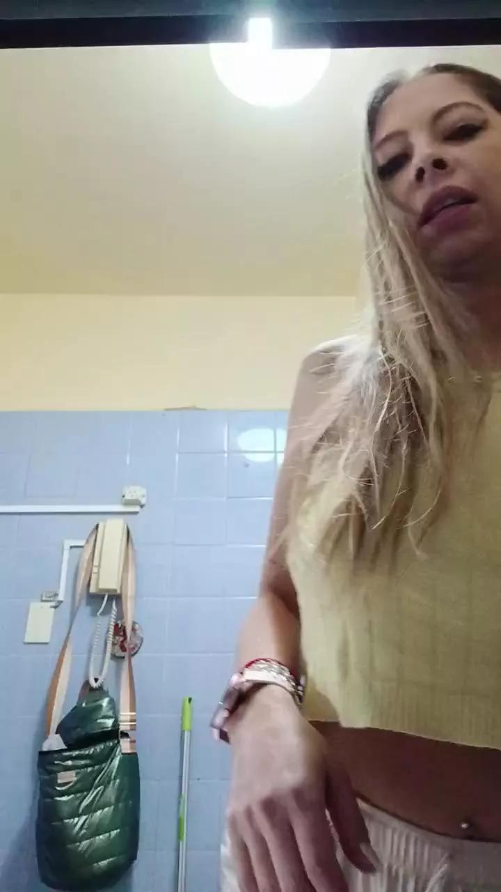 Celes90 from Cam4