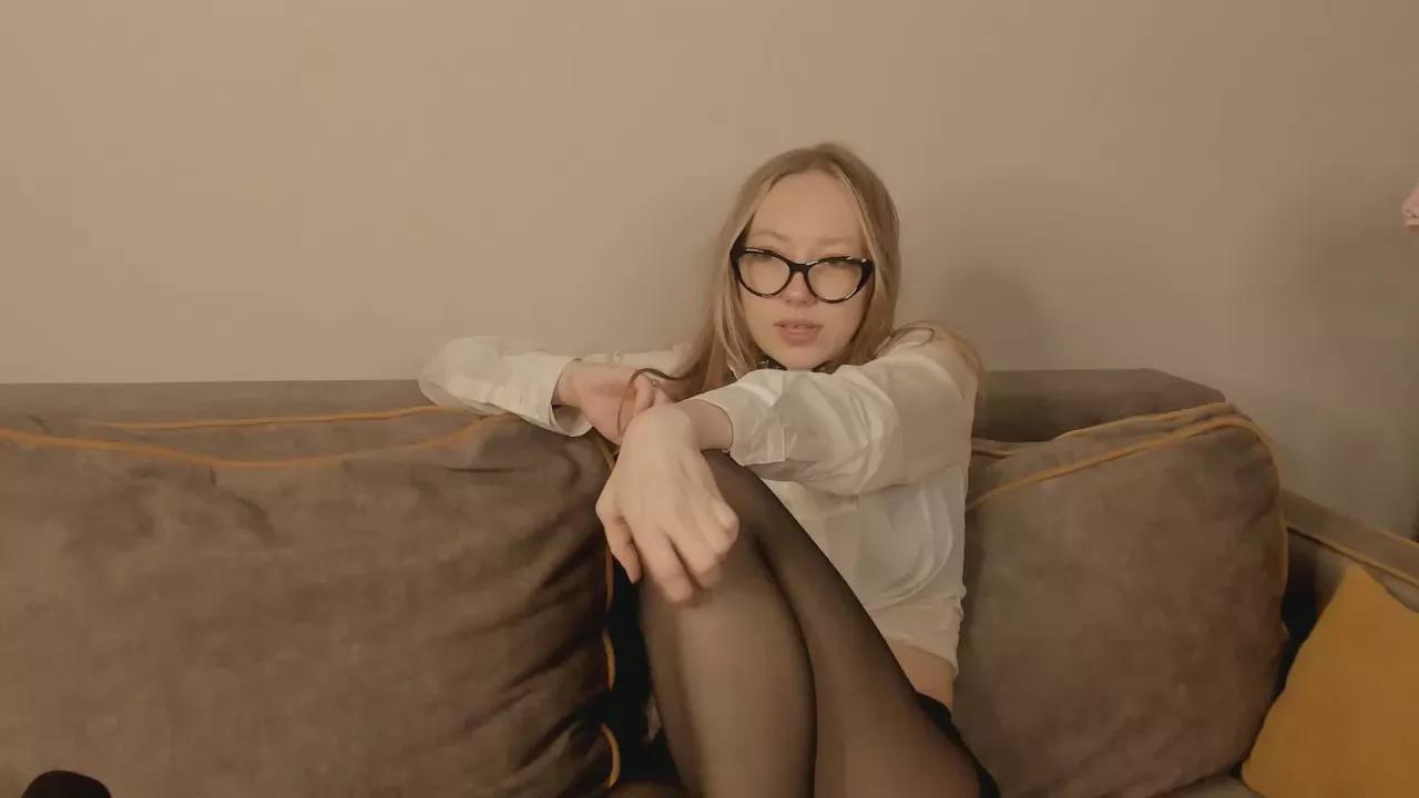 DollyEdger from Cam4