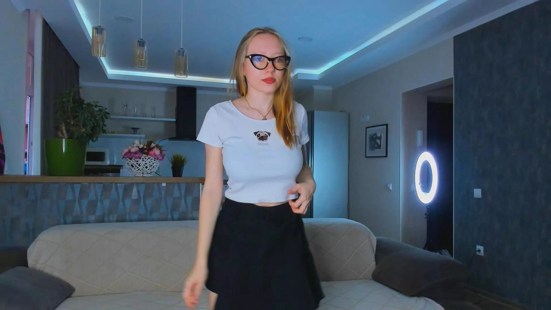 DollyEdger from Cam4
