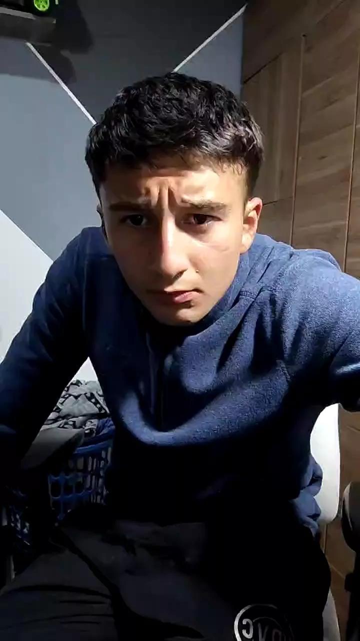 Esteban19PG from Cam4