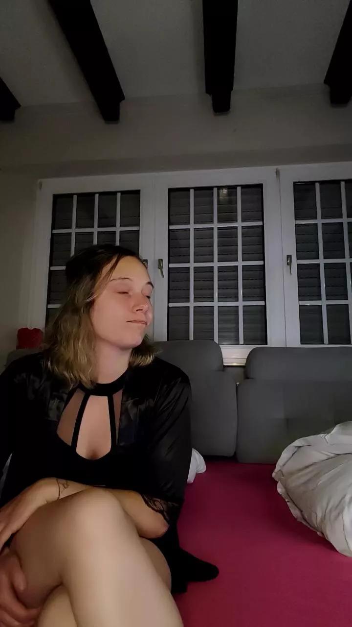 Jeunecouple3227 webcams show profile image 