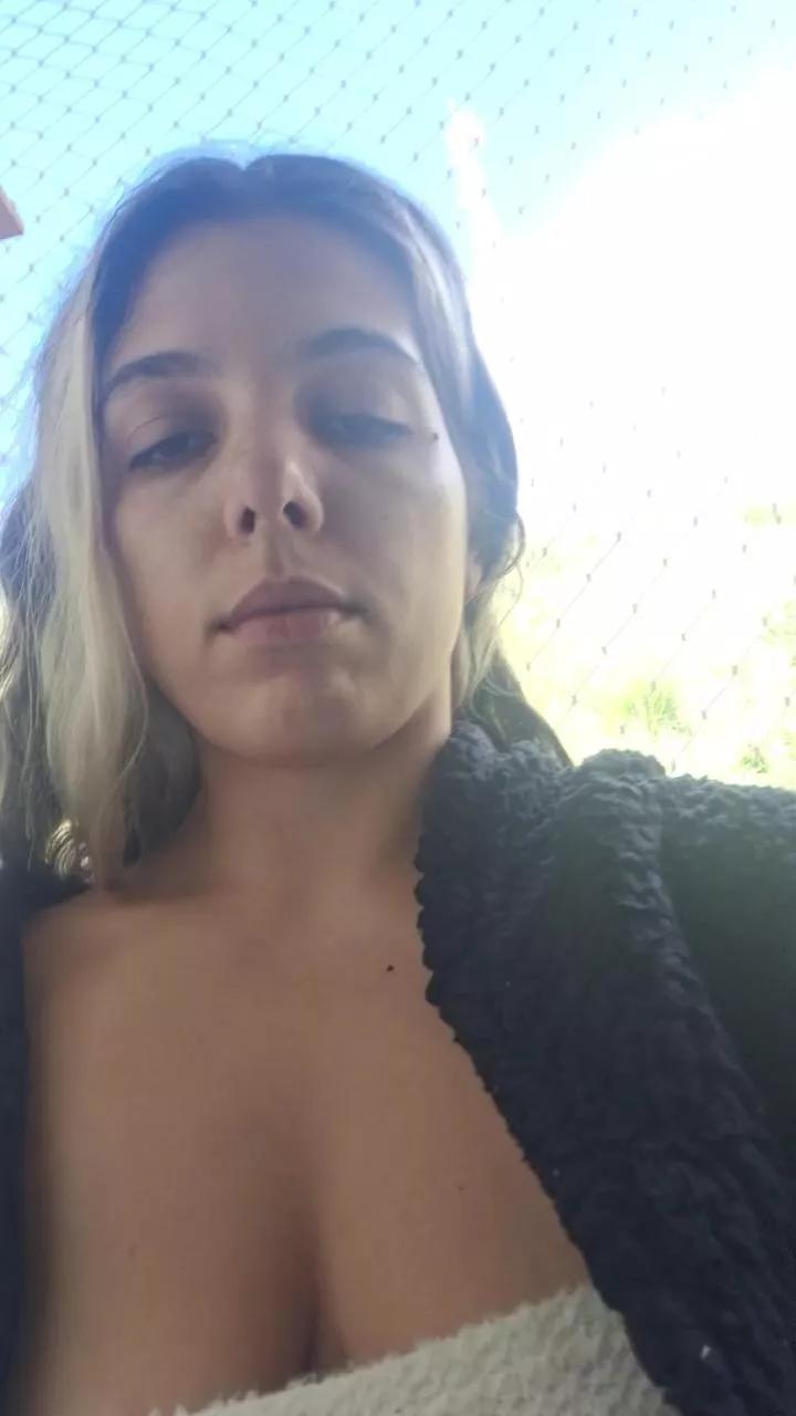 LizzieBlack from Cam4