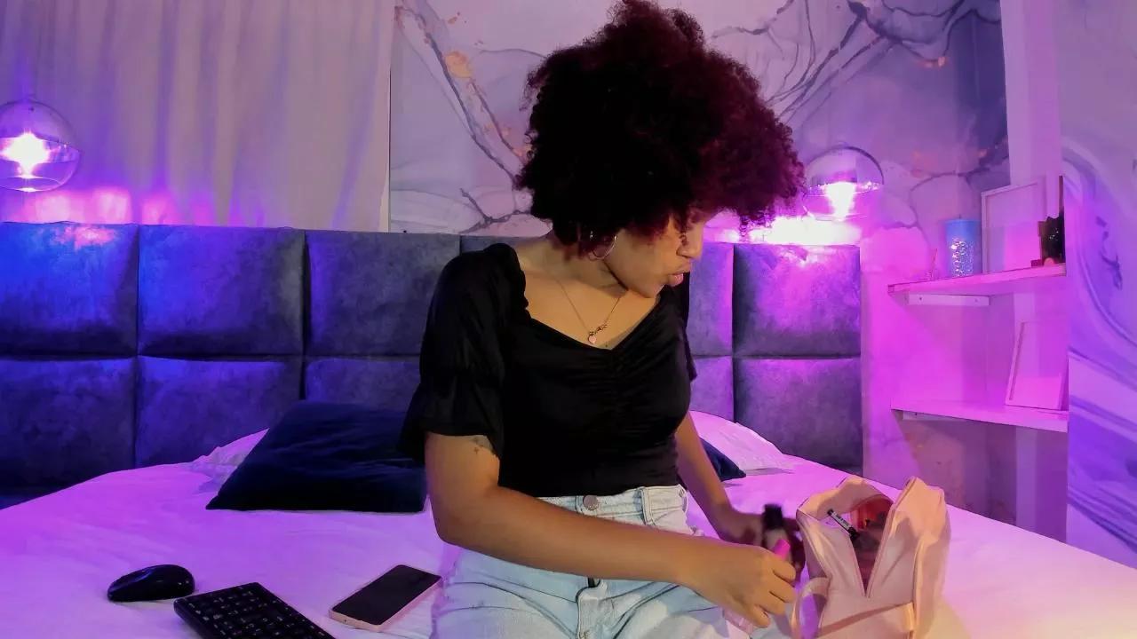 LolaDupont from Cam4