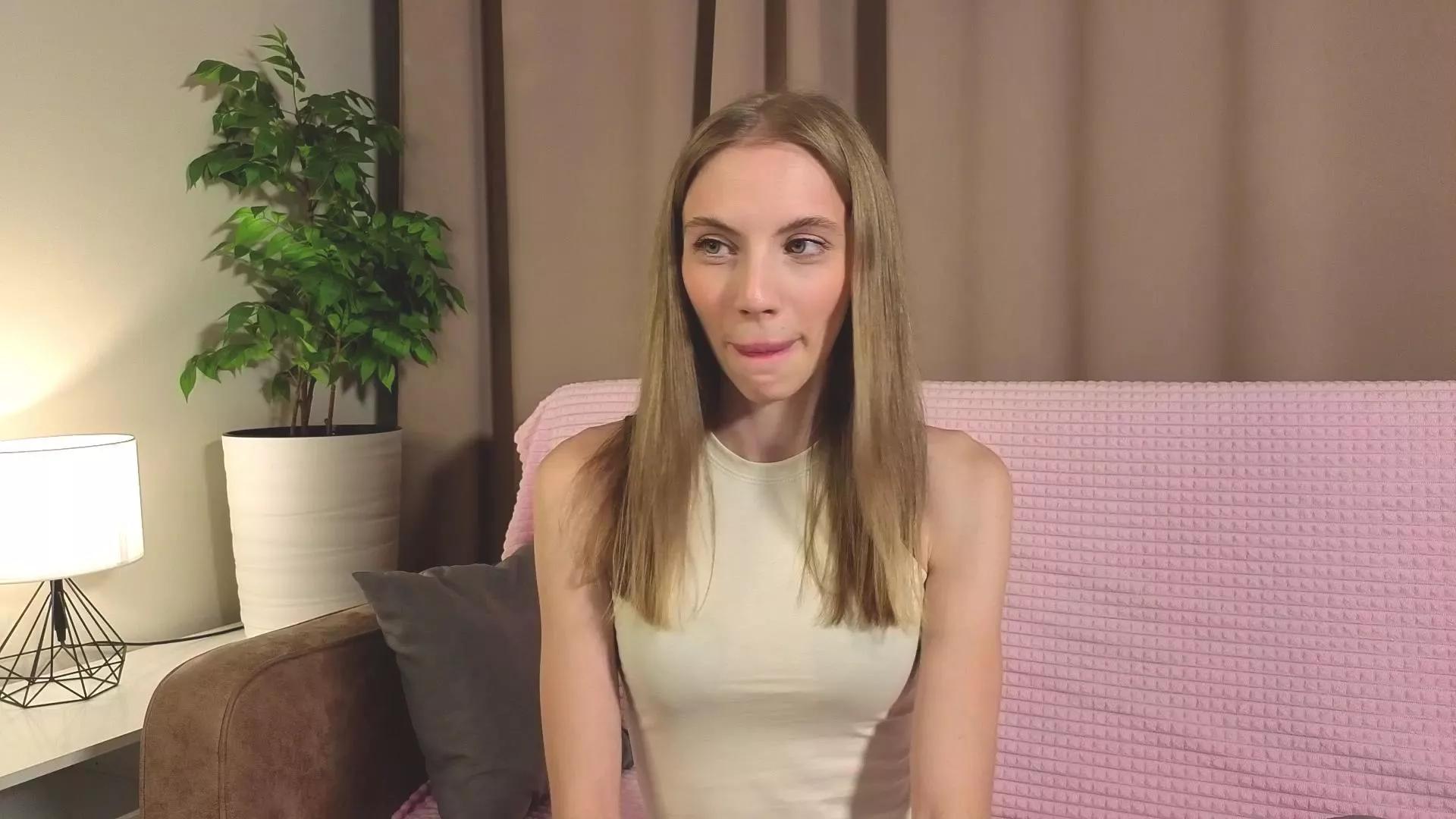 LorettaHelm on Cam4