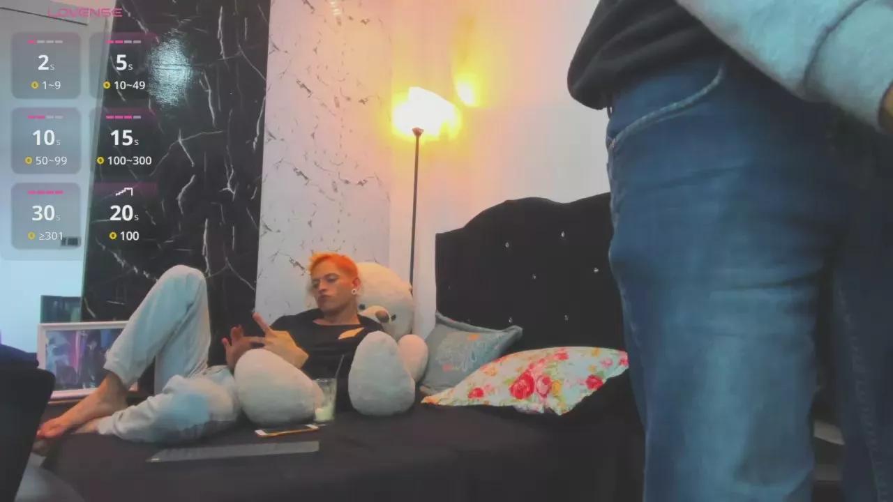 Maxxx_shine from Cam4