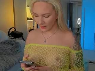 Discover our girls online shows and discover the company of countless livestreamers, with stunning shapes, sex toys and more.