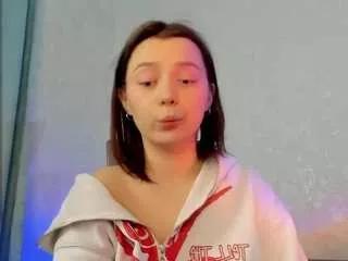 Discover our girls online shows and discover the company of countless livestreamers, with stunning shapes, sex toys and more.