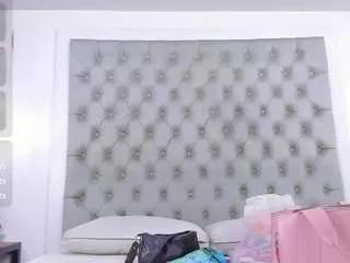 Discover our girls online shows and discover the company of countless livestreamers, with stunning shapes, sex toys and more.