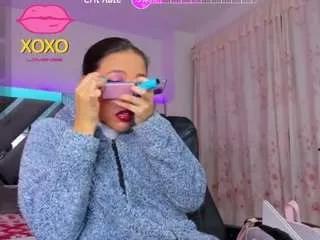 Discover our girls online shows and discover the company of countless livestreamers, with stunning shapes, sex toys and more.