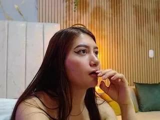 Discover our girls online shows and discover the company of countless livestreamers, with stunning shapes, sex toys and more.