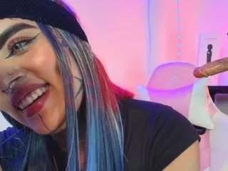Discover our girls online shows and discover the company of countless livestreamers, with stunning shapes, sex toys and more.