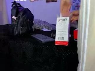 adelinee-18 from CamSoda is Freechat