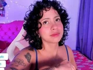 Discover our girls online shows and discover the company of countless livestreamers, with stunning shapes, sex toys and more.