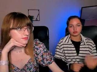Discover our girls online shows and discover the company of countless livestreamers, with stunning shapes, sex toys and more.