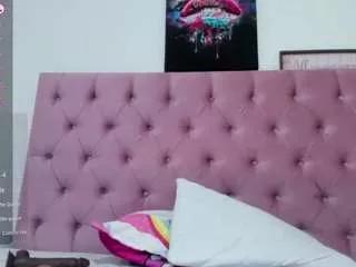 Discover our girls online shows and discover the company of countless livestreamers, with stunning shapes, sex toys and more.