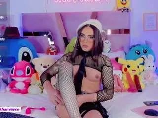 Discover our girls online shows and discover the company of countless livestreamers, with stunning shapes, sex toys and more.