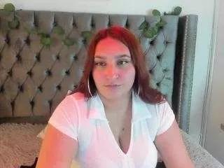 Discover our girls online shows and discover the company of countless livestreamers, with stunning shapes, sex toys and more.