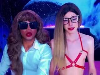 Discover our girls online shows and discover the company of countless livestreamers, with stunning shapes, sex toys and more.