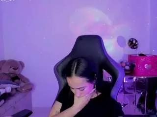 Discover our girls online shows and discover the company of countless livestreamers, with stunning shapes, sex toys and more.