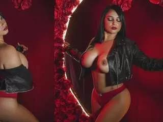 Discover our girls online shows and discover the company of countless livestreamers, with stunning shapes, sex toys and more.