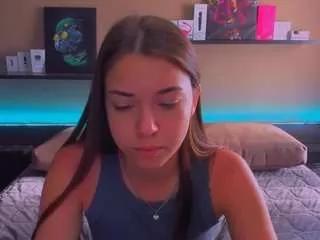 Discover our girls online shows and discover the company of countless livestreamers, with stunning shapes, sex toys and more.